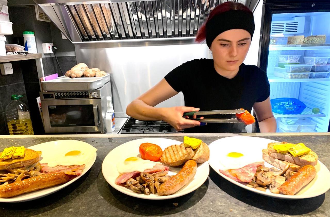 Blas At Fronlas Cafe - The Heart Of Newport นิวพอร์ต ภายนอก รูปภาพ