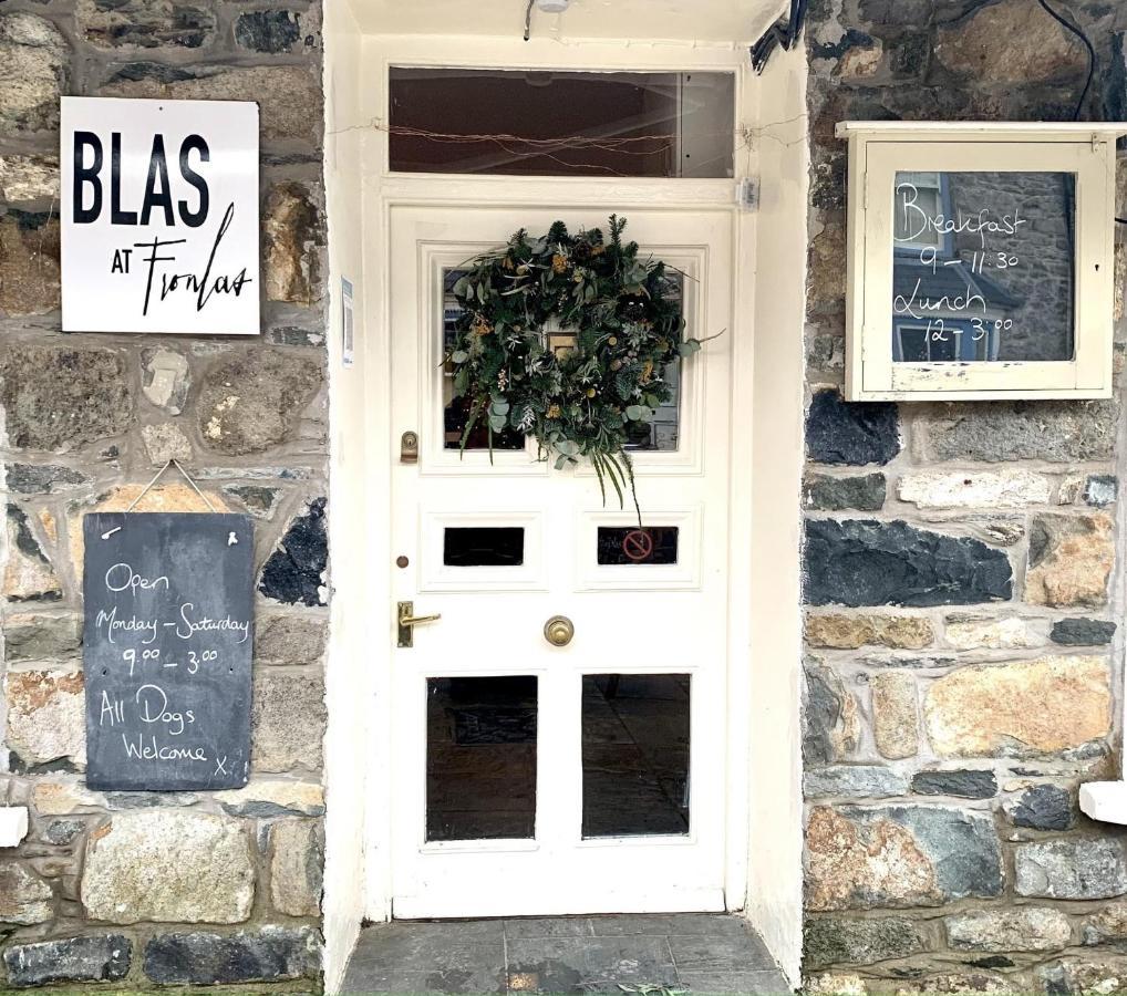 Blas At Fronlas Cafe - The Heart Of Newport นิวพอร์ต ภายนอก รูปภาพ